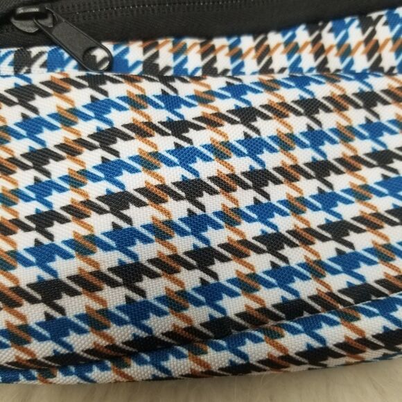 Nwot. Houndstooth Waistpack or Across the Body Pack. - Picture 6 of 12